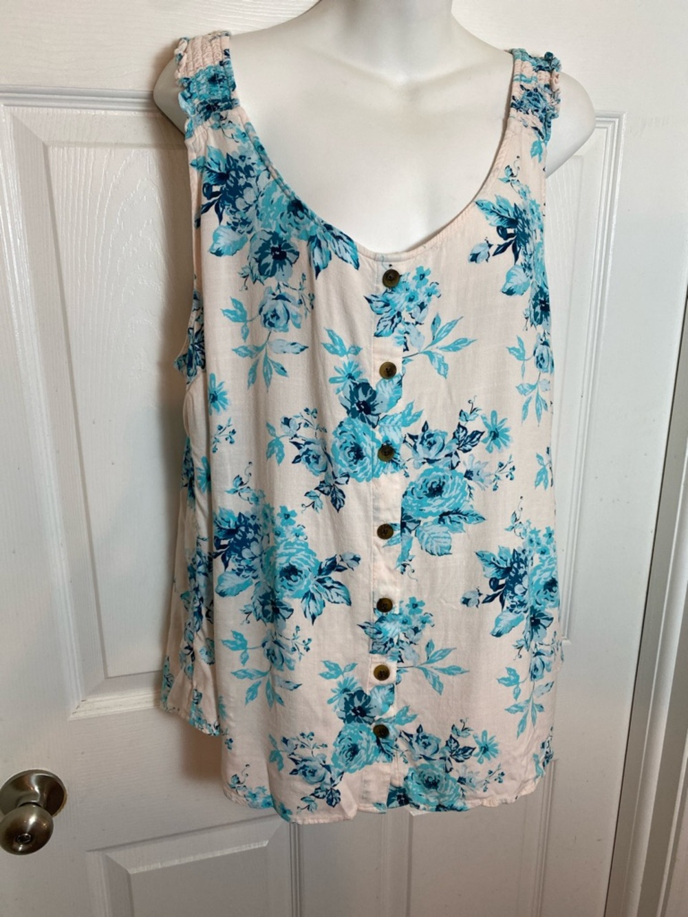 Torrid women's blue floral rayon slub button-front tank top